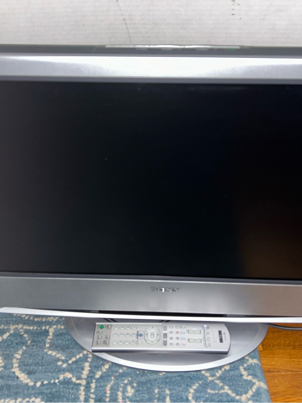 Retro Gaming Sony 23” TV S-video & HDMI with remote